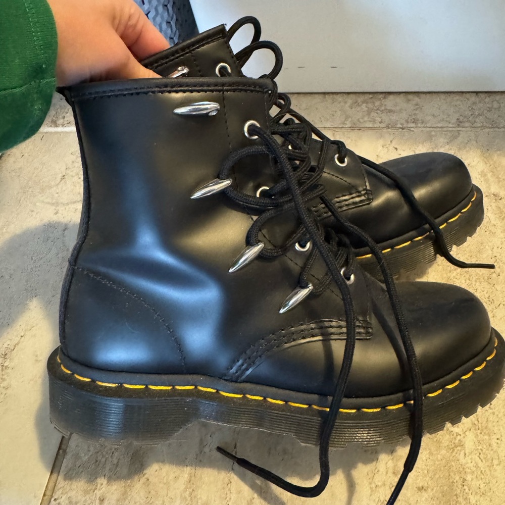Doc Martens 1460 Alien Hardware Leather Boots – Women’s 6 / Men’s 5